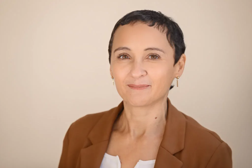 Professionnelle de la socio-esthétique engagée dans un accompagnement bienveillant et humain